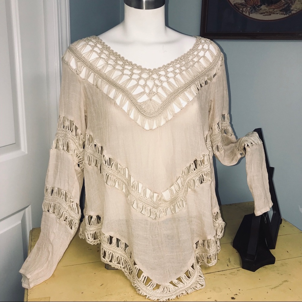 Umgee women’s crotchet top. Cream Color. Small